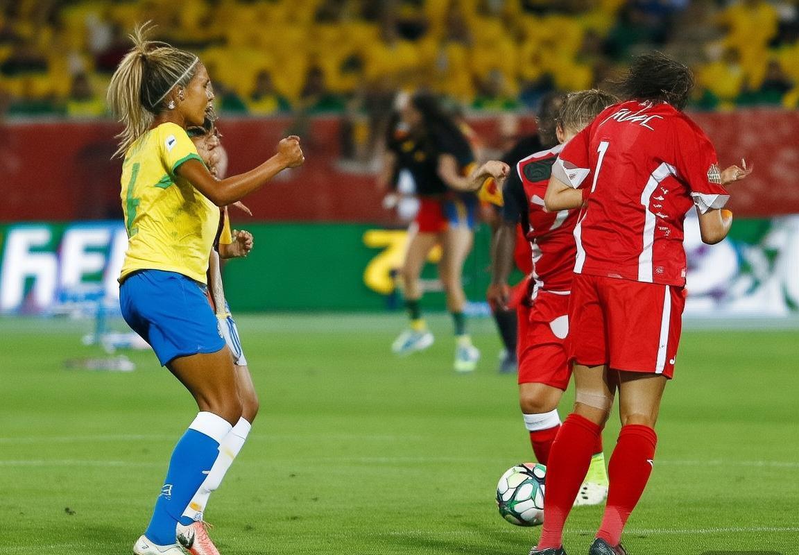 巴西女足VS加拿大女足：玛塔与阿尔瓦雷斯巅峰对决解析(图2)